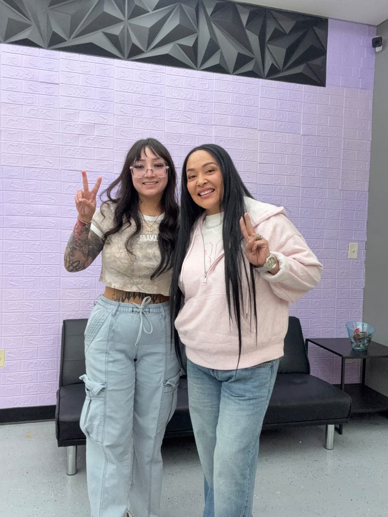 KD with Nicole Renae at an industry event
